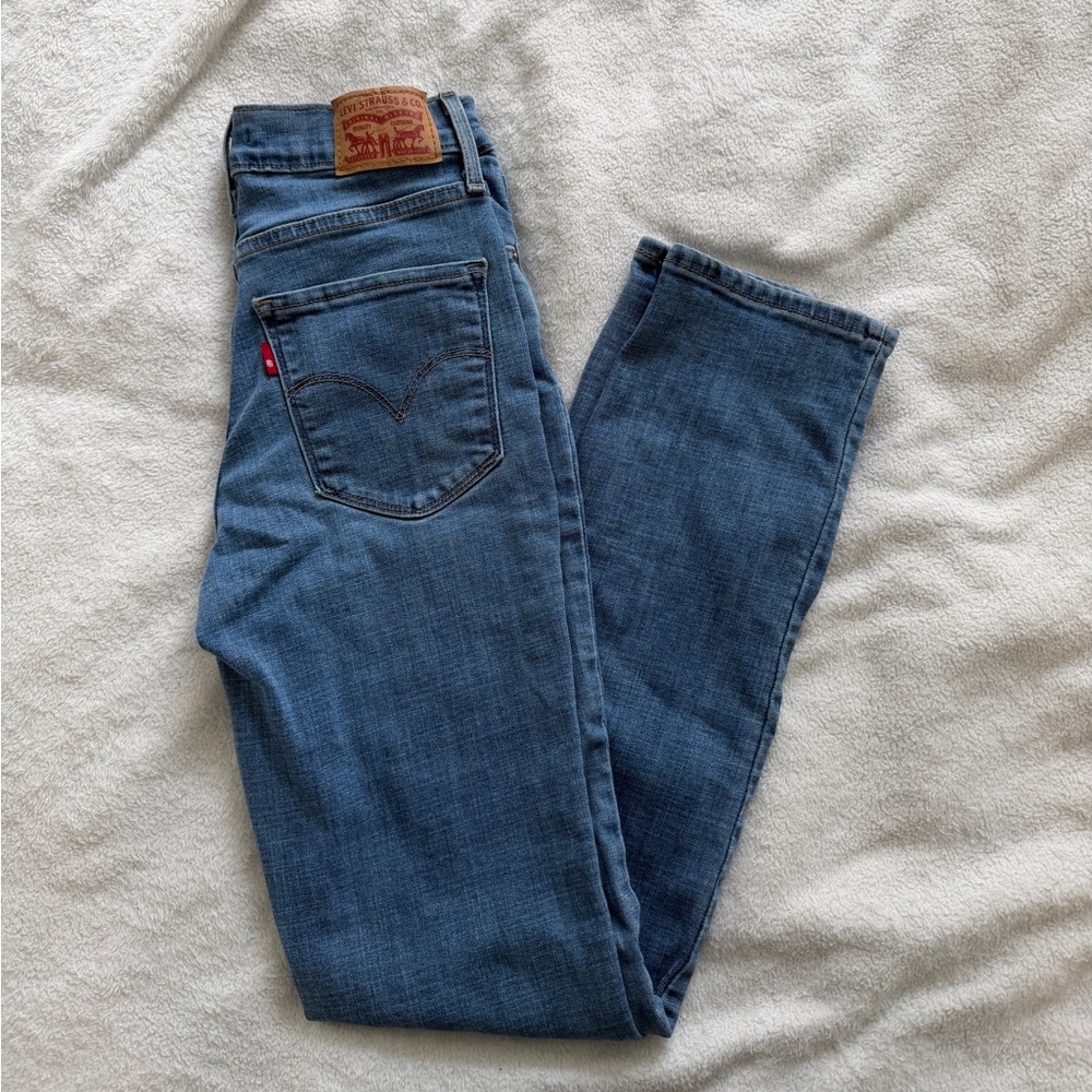 Levi's 724 High-Rise Straight Light Blue Jeans